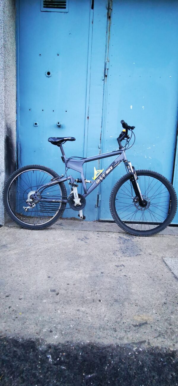 Creat bike gris, 3 plateaux, 6 vitesses, 26 pouces