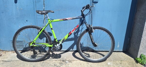 Vtt BH supra  Taille 26 pouces, suspension avant. 18 vitesses