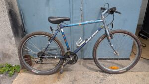 Raleigh bleu 26 pouces, 3plateaux, 7 vitesses