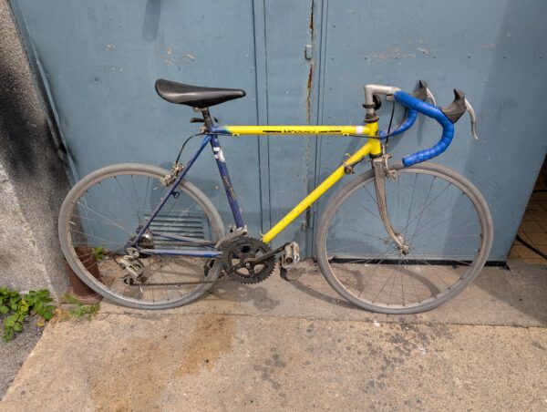 vélos course bleu/jaune 26pouces