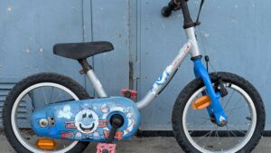 Vélo gris - 14 pouces