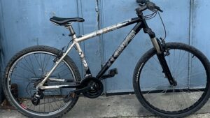 Decathlon gris & noir - 26 pouces